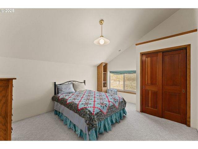 325 BEALS CREEK Rd, Canyonville, OR 97417