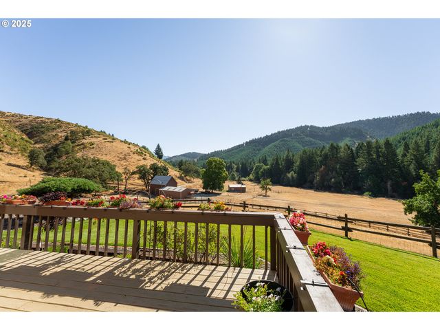 325 BEALS CREEK Rd, Canyonville, OR 97417