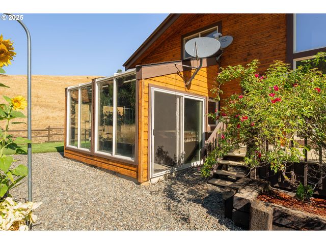 325 BEALS CREEK Rd, Canyonville, OR 97417