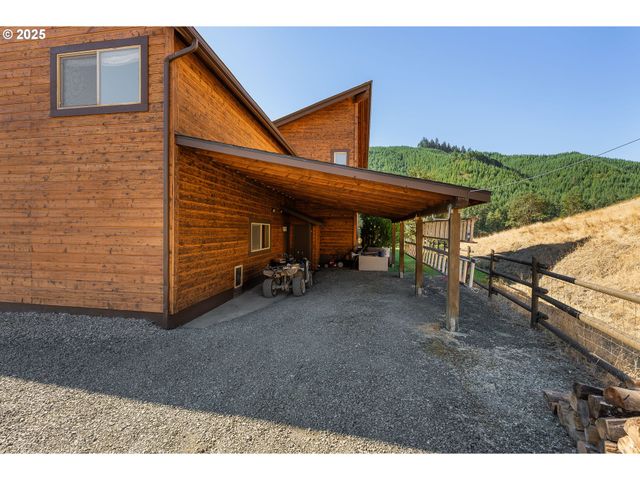 325 BEALS CREEK Rd, Canyonville, OR 97417