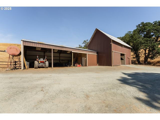 325 BEALS CREEK Rd, Canyonville, OR 97417