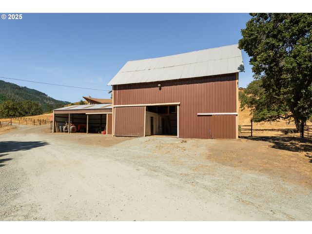 325 BEALS CREEK Rd, Canyonville, OR 97417