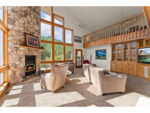 325 BEALS CREEK Rd, Canyonville, OR 97417