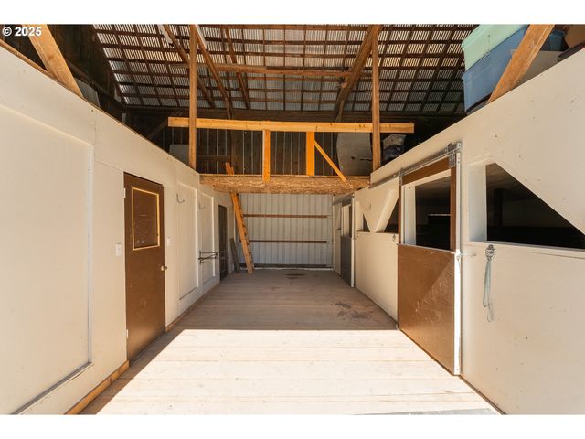 325 BEALS CREEK Rd, Canyonville, OR 97417