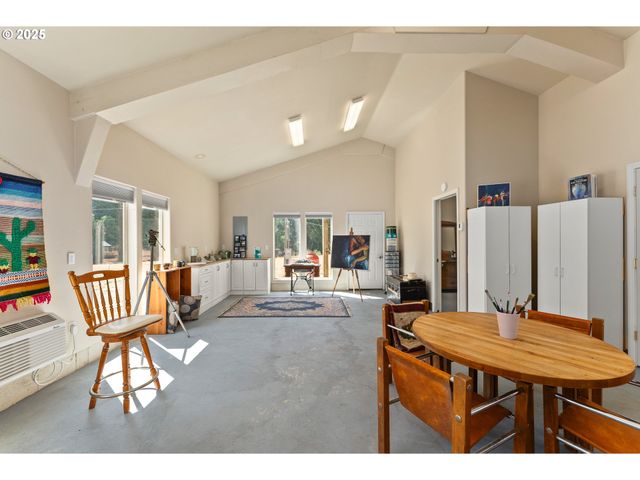 325 BEALS CREEK Rd, Canyonville, OR 97417