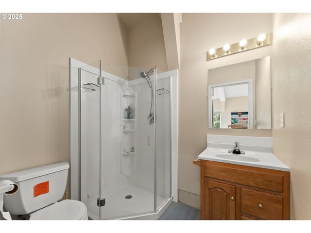 325 BEALS CREEK Rd, Canyonville, OR 97417