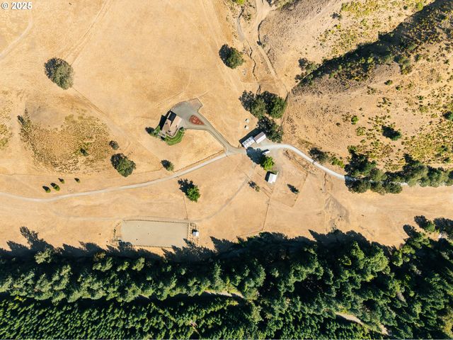 325 BEALS CREEK Rd, Canyonville, OR 97417