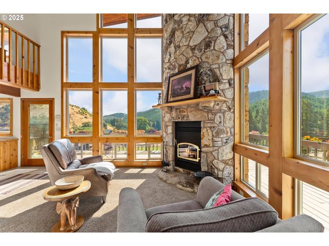 325 BEALS CREEK Rd, Canyonville, OR 97417