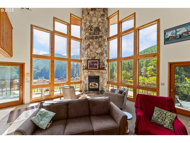 325 BEALS CREEK Rd, Canyonville, OR 97417