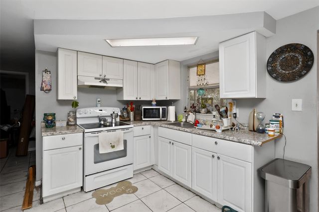 3548 BLOSSOM LAKE DRIVE, Holiday, FL 34691