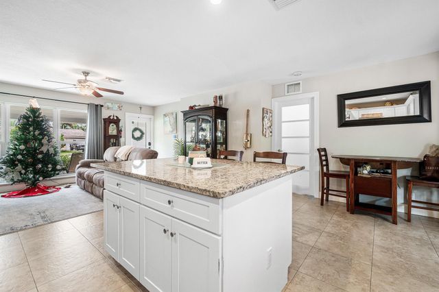 301 Se 10th Court, Deerfield Beach, FL 33441