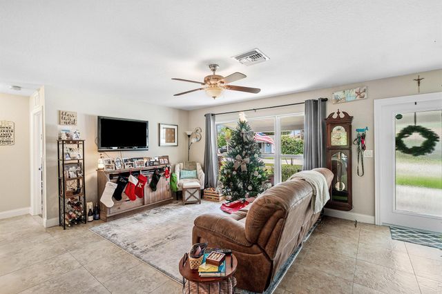 301 Se 10th Court, Deerfield Beach, FL 33441