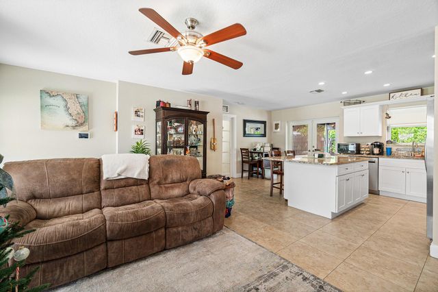 301 Se 10th Court, Deerfield Beach, FL 33441