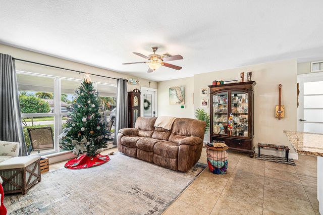 301 Se 10th Court, Deerfield Beach, FL 33441