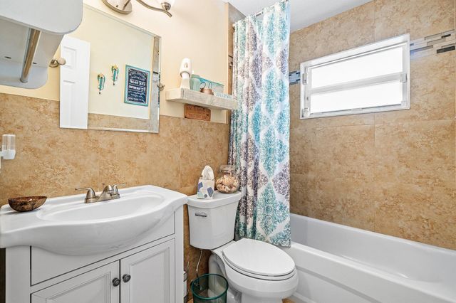 301 Se 10th Court, Deerfield Beach, FL 33441