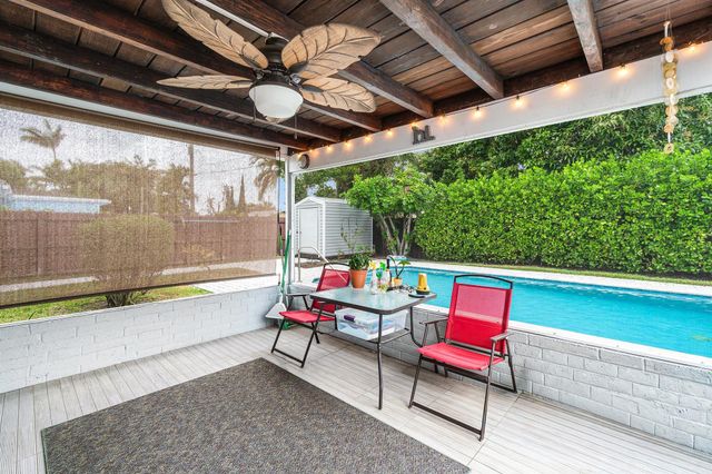 301 Se 10th Court, Deerfield Beach, FL 33441