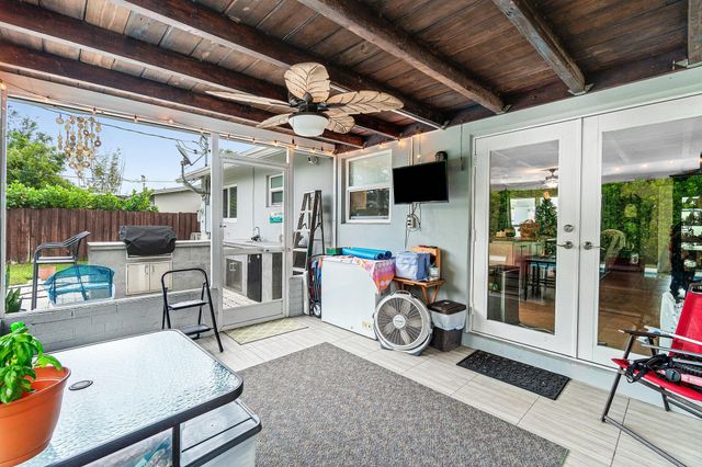 301 Se 10th Court, Deerfield Beach, FL 33441