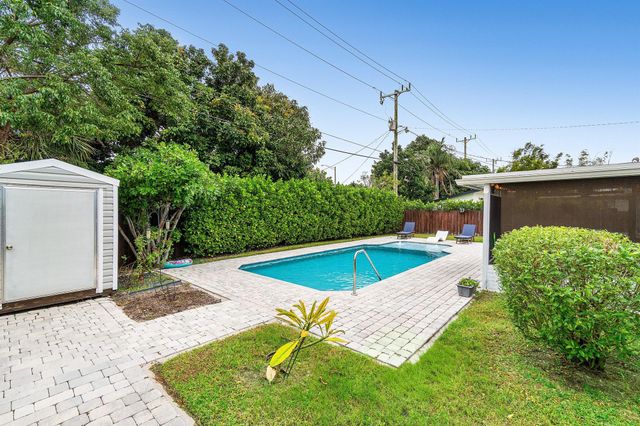 301 Se 10th Court, Deerfield Beach, FL 33441