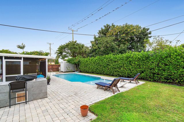 301 Se 10th Court, Deerfield Beach, FL 33441