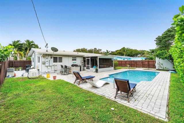 301 Se 10th Court, Deerfield Beach, FL 33441