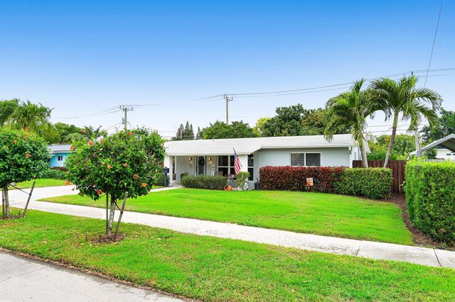 301 Se 10th Court, Deerfield Beach, FL 33441