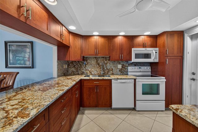 3150 NE 48th Court 414, Lighthouse Point, FL 33064