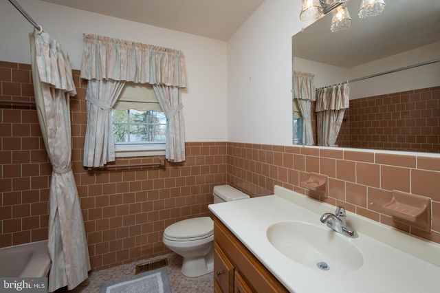 1557 TRALEE DR, Dresher, PA 19025