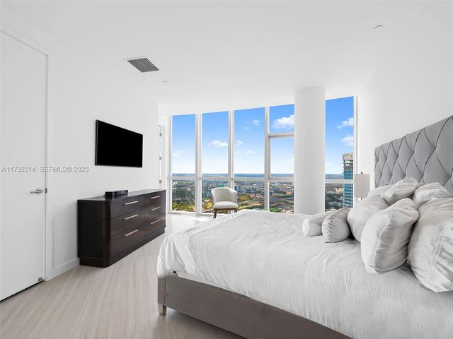 851 NE 1st Avenue PH 5500, Miami, FL 33132