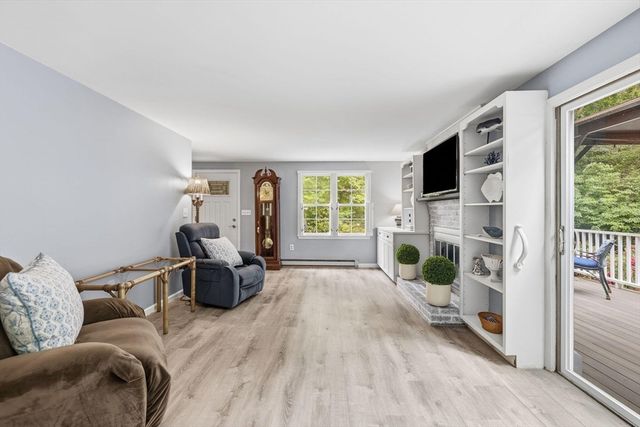 25 Muskegat Rd, Falmouth, MA 02536