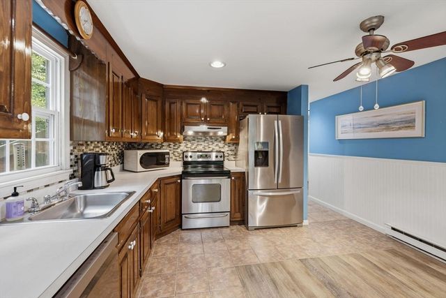25 Muskegat Rd, Falmouth, MA 02536