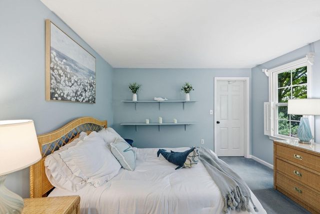 25 Muskegat Rd, Falmouth, MA 02536