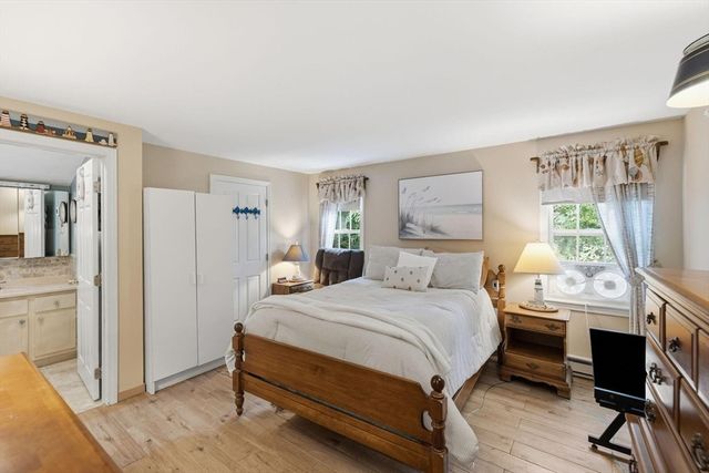 25 Muskegat Rd, Falmouth, MA 02536