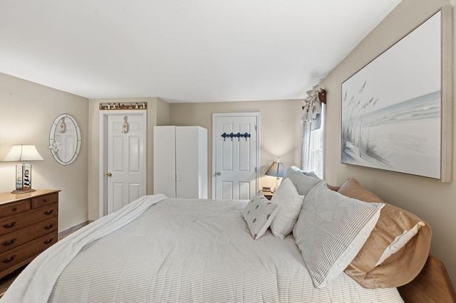 25 Muskegat Rd, Falmouth, MA 02536