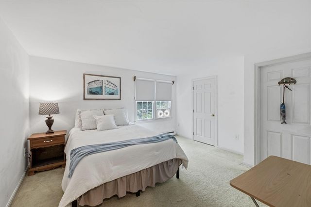 25 Muskegat Rd, Falmouth, MA 02536