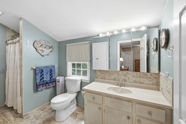 25 Muskegat Rd, Falmouth, MA 02536