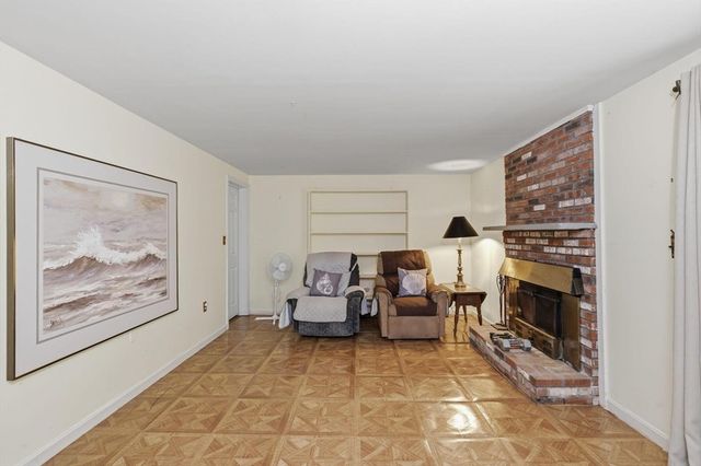 25 Muskegat Rd, Falmouth, MA 02536
