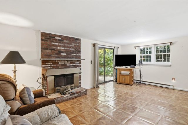 25 Muskegat Rd, Falmouth, MA 02536
