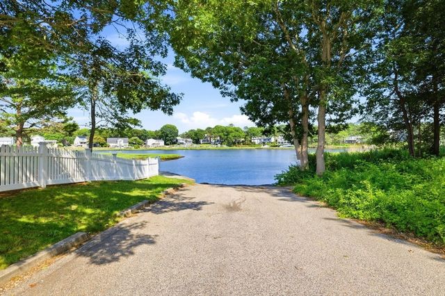 25 Muskegat Rd, Falmouth, MA 02536
