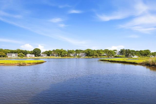 25 Muskegat Rd, Falmouth, MA 02536