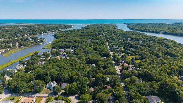 25 Muskegat Rd, Falmouth, MA 02536
