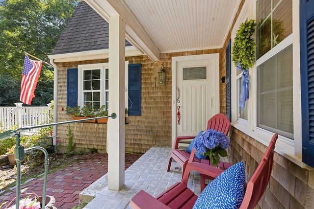 25 Muskegat Rd, Falmouth, MA 02536
