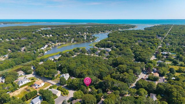 25 Muskegat Rd, Falmouth, MA 02536