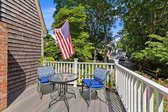 25 Muskegat Rd, Falmouth, MA 02536