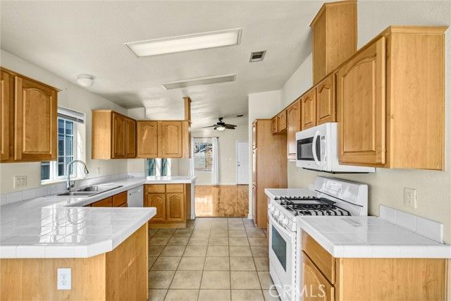 2424 Sunset Ridge Dr., Rosamond, CA 93560