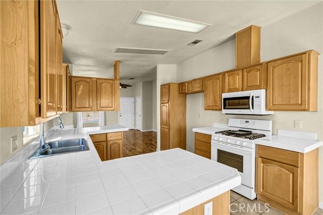 2424 Sunset Ridge Dr., Rosamond, CA 93560