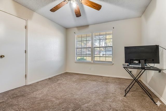 322 Meadowlark Lane, Duncanville, TX 75137