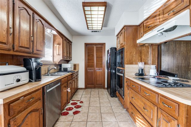 322 Meadowlark Lane, Duncanville, TX 75137