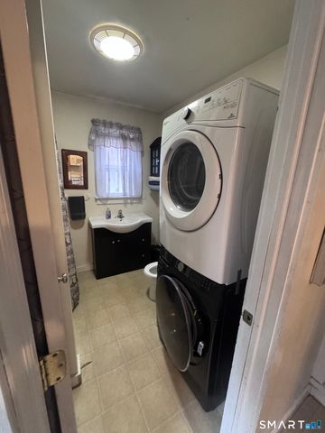 40 Flood Bridge Road, Southbury, CT 06488