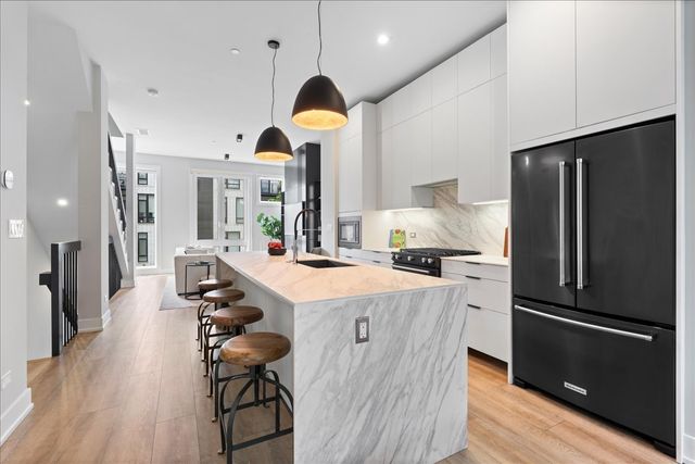 4230 W BELMONT Avenue, Chicago, IL 60641