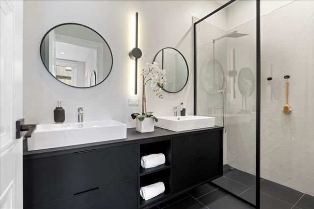 4230 W BELMONT Avenue, Chicago, IL 60641